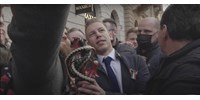  "Még életemben nem voltam tüntetésen, de, mondom, ide kijövök" - videó Magyar Péter tüntetéséről  