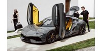 A Koenigsegg egymilliárd forintos autójának kulcstartója lényegében egy Fabergé-tojás