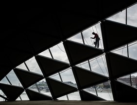 Számlázás, ha magyarországi ingatlanhoz uniós államból fő- és alvállalkozók nyújtanak szolgáltatást