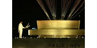  Meggyújtották az olimpiai lángot, hivatalosan is megkezdődtek az ötkarikás játékok  