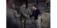  Zelenszkij meglátogatta a fronton harcoló ukrán katonákat  