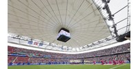  Megvertek egy szurkolót a biztonságiak a frankfurti stadionban - videó  