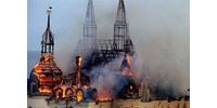  Orosz bombatámadásban égett le Odessza ikonikus gótikus kastélya  