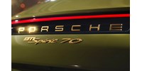  A 70-es évekbe repít vissza az aranytól csillogó legújabb retró Porsche  
