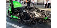 Nem bírta a késő nyári kánikulát egy Lamborghini Aventador - kigyulladt a forgalomban