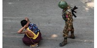  Több mint harminc embert, nőket és gyerekeket is agyonlőttek a katonák Mianmarban  