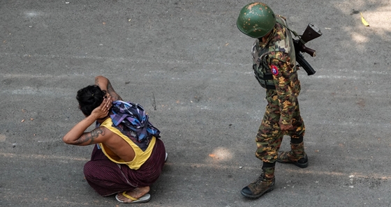Világ: Fejbelövéssel fenyegeti a mianmari hadsereg a tüntetőket | mikolik-horgaszto.hu