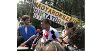  Kötcsén ad iránymutatást Orbán Viktor, így érkeznek a fideszes prominensek a piknikre  