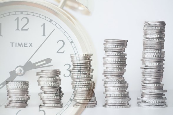idő, pénz, keresőtevékenység, korhatár, szolgálati idő, óra, pénz, befektetés, kockázati tőke, tőkebevonás, startup, kkv, finanszírozás