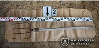 Lopott a boltból, majd vasvillával támadt a kiérkező rendőrre egy tolnai férfi