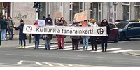  Diákok blokkolták a közlekedést a Ferenciek terén   