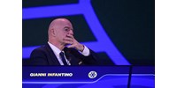  Órákat késett a FIFA elnöke a saját kongresszusáról, Csányi Sándor sem várta meg  