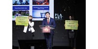  Palkovicsnak üzentek Áder szavaival Greenpeace-aktivisták  