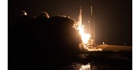  Videón, ahogyan négy űrhajóssal elindult a Nemzetközi Űrállomásra a SpaceX űrhajója  