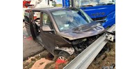  Vezetés közben elhunyt kamionos ütközött neki a magyar mentőkutyás csapat autójának  