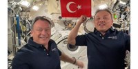 Törökország első űrhajósa elindult vissza a Földre a társaival