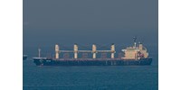 A húszi lázadók az egyik legsúlyosabb rakétacsapást mérték egy brit teherhajóra, evakuálni kellett a legénységet