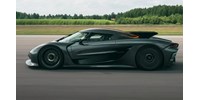  3,96 másodperc alatt katapultál 200-ról 300-ra a Koenigsegg benzines hiperautója  