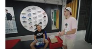 Szijjártó Péter 75 ezres edzőcipőt vásárolt élő adásban