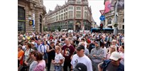  Tüntetés nélkül nincsen kedd, újra a Ferenciek terén tiltakozik Hadházy Ákos  