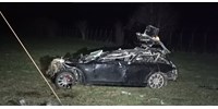  Nyárigumis BMW-ből zuhant ki két férfi, akik vakcsatot használtak biztonsági öv helyett  