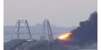  Videók és képek az oroszok krími hídján történt robbanásról  