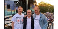  Varga Mihály „Money Talks"-os pólóban mulatott Iggy Pop veszprémi koncertjén  