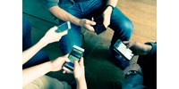  Magára ismer? 10-ből 4 magyar okostelefon-függőnek tartja magát, így használják a telefonjukat  