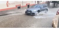  Videók a vihar sújtotta országból: Villámárvíz a Mecsekben, vízben közlekednek a dunaújvárosi buszok  