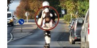 Több videón is felbukkan a kisbabával a hátán 50-nel száguldó budapesti rolleres