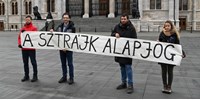  A pedagógussztrájk mellett demonstrált a Párbeszéd a Kossuth téren  
