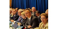  Szijjártó szerint az EU azért bünteti Magyarországot, mert kiűztük az antiszemitizmust terjesztő migránsokat￼  