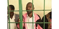  Vádat emeltek a több mint 400 tagját halálra éheztető kenyai világvége-szekta vezetője ellen  