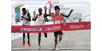  Előreengedték a kínai futót a pekingi félmaraton célegyenesében, hogy nyerhessen – videó  