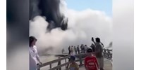 Nem mindennapi kitörés volt a Yellowstone-ban, a turisták fejvesztve menekültek – videó