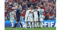  Kukákat csapkodva ünnepelte döntőbe jutását az argentin csapat  