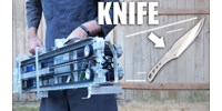  Hobbiból megépítette a fegyvert, ami 10 kést dob tökéletes pontossággal célba – videó  