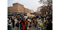  Ukrajna mellett tüntetnek Budapesten - kövesse élőben a hvg.hu-n!  