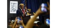 Donald Trump 140 ezer forintos, aranyszínű surranót kínál a rajongóinak