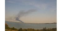  A Balaton északi partjáról is látni, ahogy füstöl egy szeméttelep a déli parton - videóval  