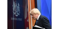  Pártelnökként lemond Boris Johnson, de őszig miniszterelnök marad  