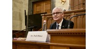  Polt Péter átadta lemondását Sulyok Tamásnak  