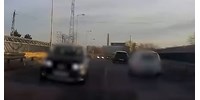 Balesetet okozott, majd elsétált a helyszínről egy autós - videóval