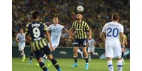  Putyint éltették a Fenerbahce-drukkerek a Dinamo Kijev elleni meccsen  