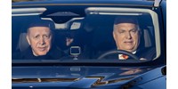  Orbán Viktor a Gül Baba Alapítványnak ajándékozza a török elnöktől kapott autóját  