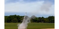 Milyen SpaceX? Landolni képes rakétát épített egy középiskolás diák – videó