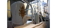  Kiderült, milyen autóval viszik majd Ferenc pápát a végső nyughelyére  