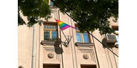  Karácsony Gergely kiteszi a Pride-zászlót a budapesti városházára  