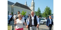  Zarándokok között tűnt fel Sulyok Tamás Csíksomlyón  