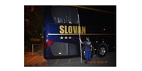  Elfogták a férfit, aki kővel dobta meg a Slovan Bratislava csapatbuszát  